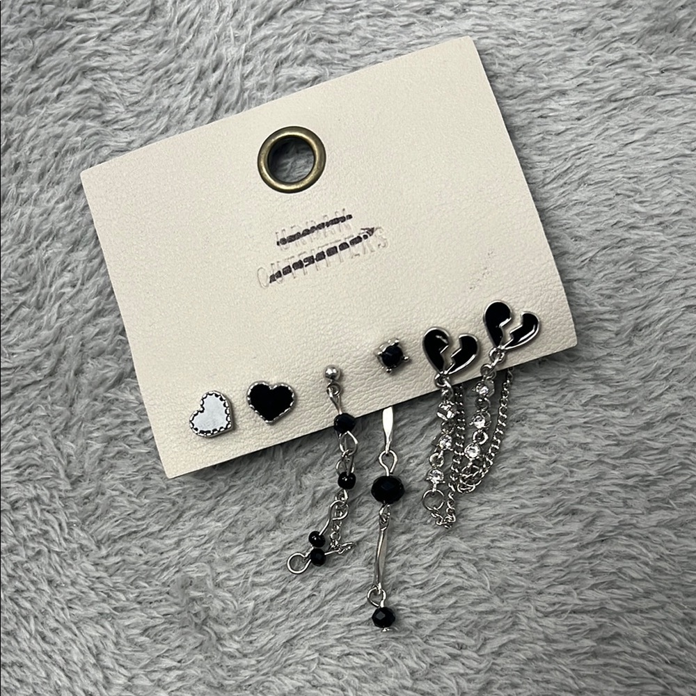 NEW Urban Outfitters Black and Silver Heart Earrings Set Fashion Jewelry